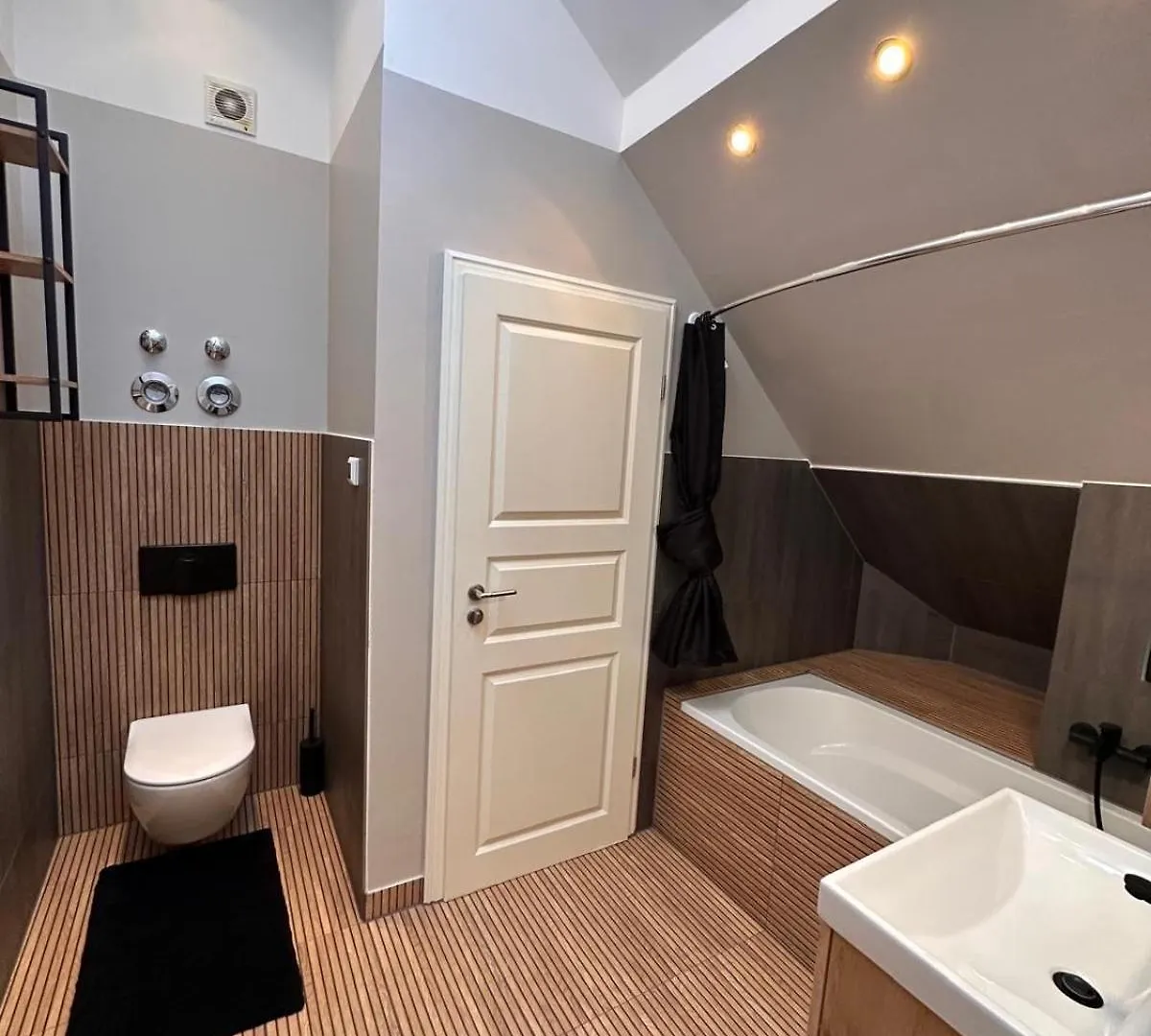 Design Apartment Auf 2 Etagen Mit Balkon Nahe Isar & Innenstadt Muenchen