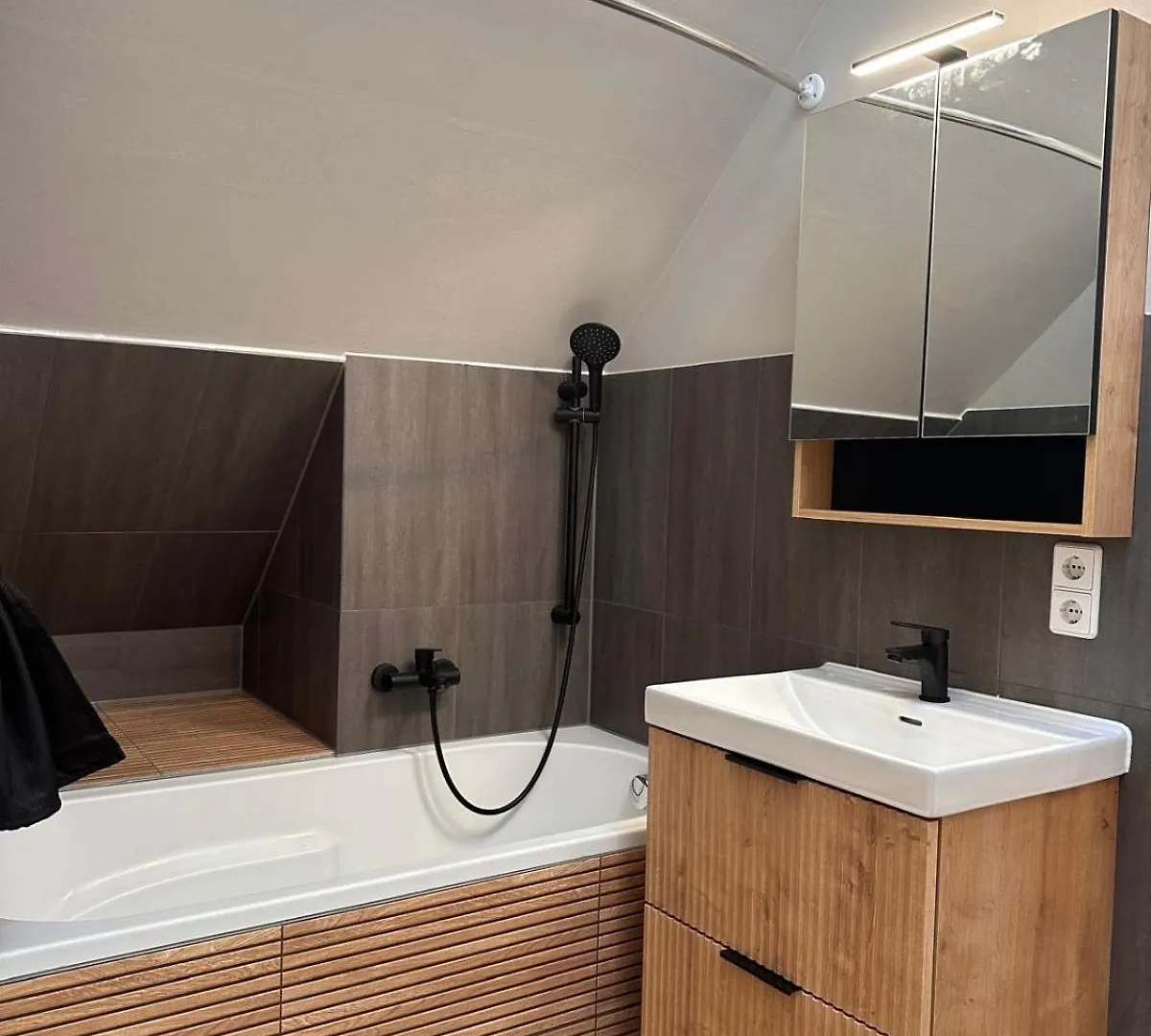 Design Apartment Auf 2 Etagen Mit Balkon Nahe Isar & Innenstadt Muenchen