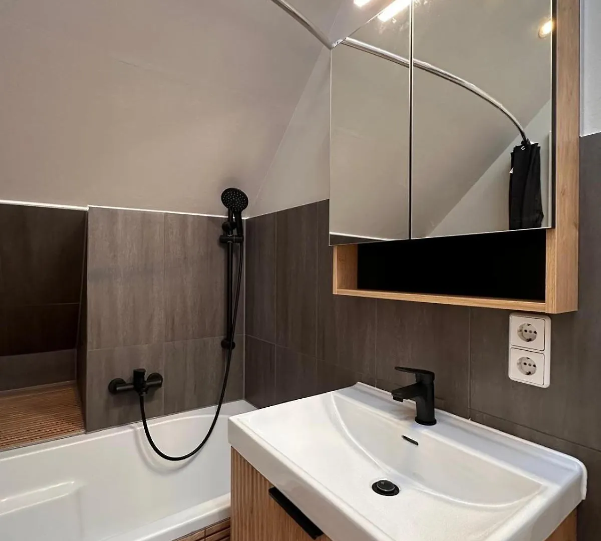 Design Apartment Auf 2 Etagen Mit Balkon Nahe Isar & Innenstadt Muenchen